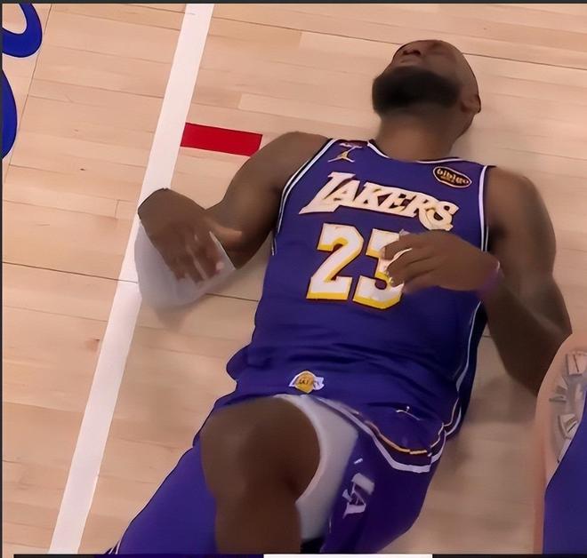 41岁詹姆斯14投13中轰30分，手肘受伤仍率队取胜