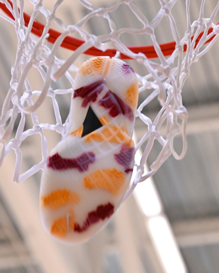 南加大女篮专属Kobe 3 Low PE球鞋正式亮相