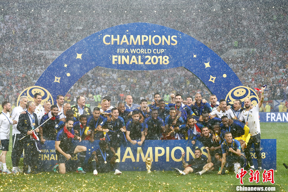 梅西C罗欧冠重逢世界足球日 疫情下的足球记忆与