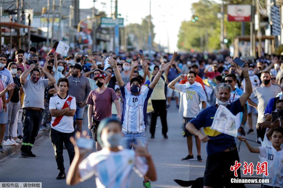 梅西C罗欧冠重逢世界足球日 疫情下的足球记忆与