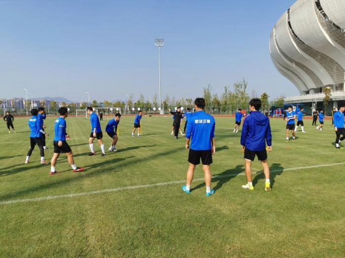 梅西C罗欧冠重逢世界足球日 疫情下的足球记忆与