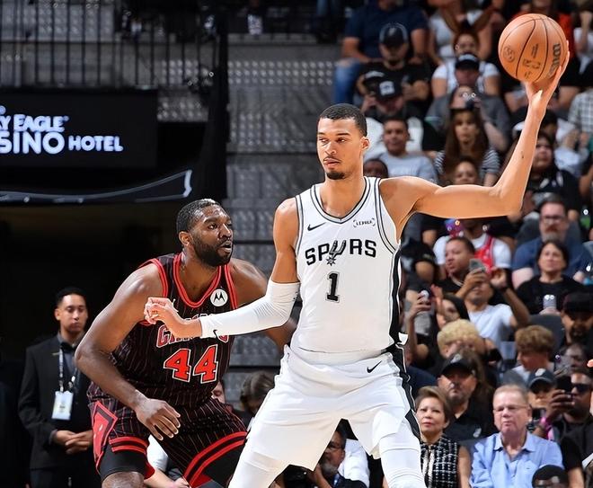 文班亚马41分+16篮板助马刺9连胜送公牛4连败