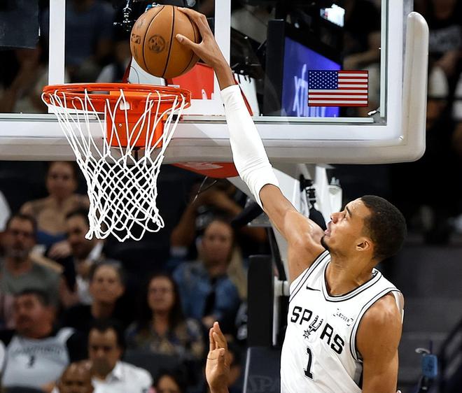 文班亚马41分+16篮板助马刺9连胜送公牛4连败