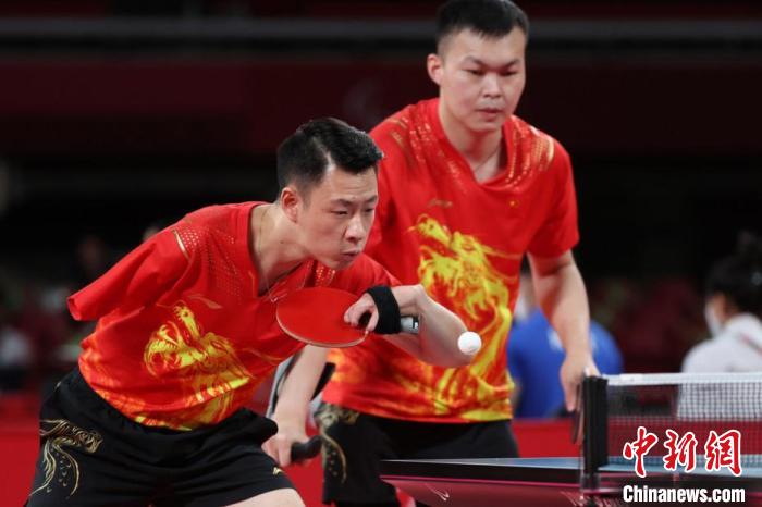 重庆残奥冠军廖克力担任亚残运会火炬手传递最