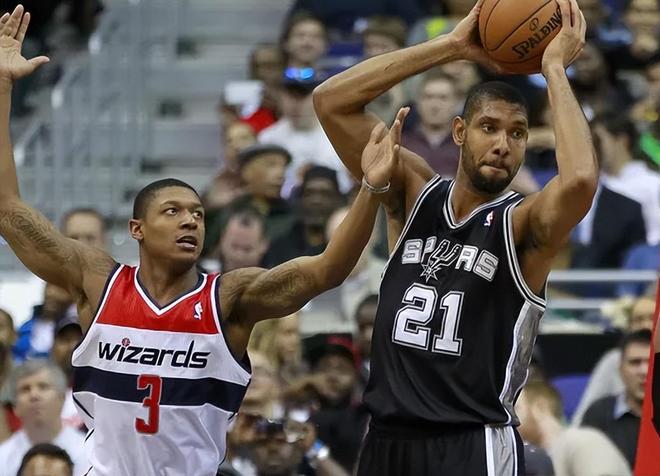 降薪签约成球队夺冠关键：十大球星以牺牲换团