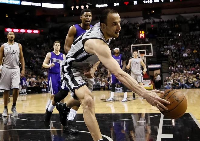 降薪签约成球队夺冠关键：十大球星以牺牲换团