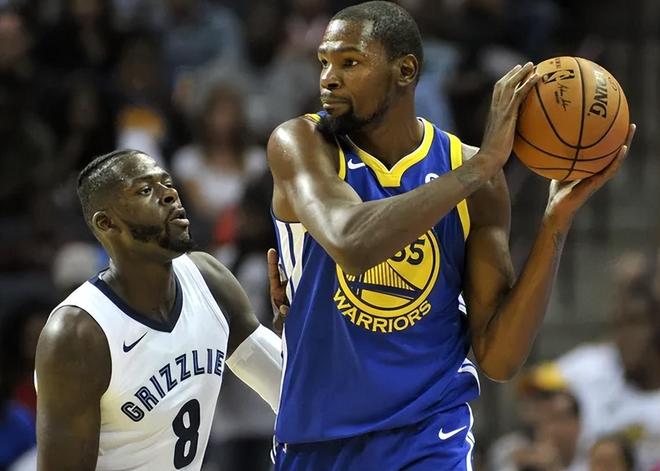 降薪签约成球队夺冠关键：十大球星以牺牲换团